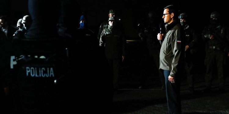 Premier spotkał się z żołnierzami na granicy. „Integralność naszego terytorium jest zagrożona”