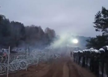 Jak minęła noc w Kuźnicy? Policja publikuje nowe nagrania [WIDEO]