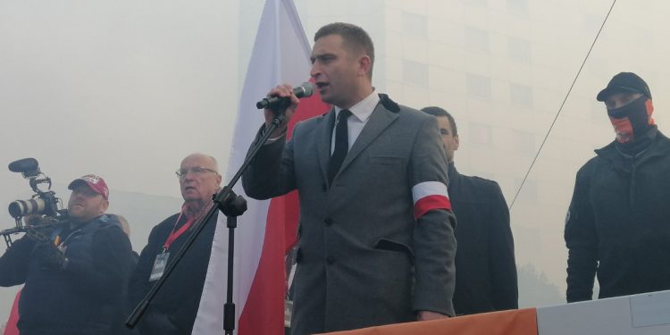 Marsz Niepodległości wyruszył! Bąkiewicz: „Polska jest atakowana ze wschodniej granicy”