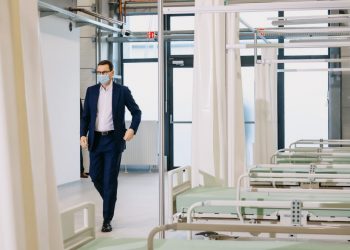 Morawiecki: „Otwieramy szpitale tymczasowe, by zapewnić opiekę każdemu potrzebującemu”