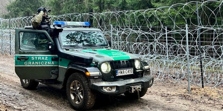 Imigranci zaatakowali granicę. „Kamienie i petardy” [WIDEO]