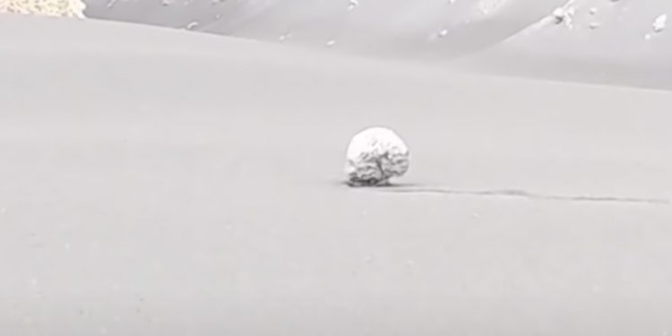 Wulkan „wypluł” bombę. Niezwykłe zjawisko na Wyspach Kanaryjskich uchwyciły kamery [WIDEO]