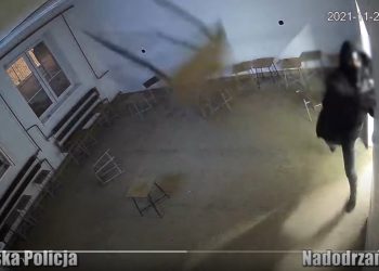 Bunt migrantów w ośrodku. Policja pokazała nagrania z monitoringu [WIDEO]