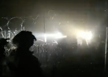 Białoruscy żołnierze próbowali zniszczyć ogrodzenie. Straż Graniczna pokazała nagranie [WIDEO]