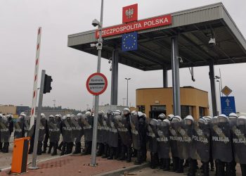 Rusza zbiórka dla polskich mundurowych na granicy! „Może doda im siły i otuchy”
