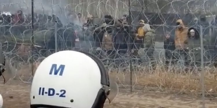 Polska emituje komunikat do migrantów. „Zostaliście oszukani” [WIDEO]