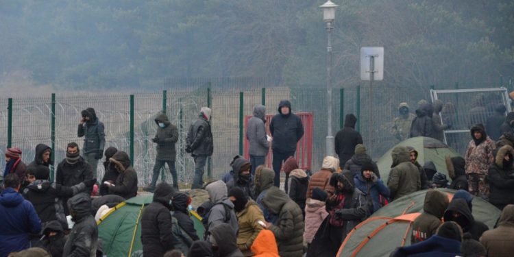 Służby zwróciły uwagę na tajemniczego mężczyznę podczas ataku w Kuźnicy. Żaryn ujawnia, co robił [FOTO]