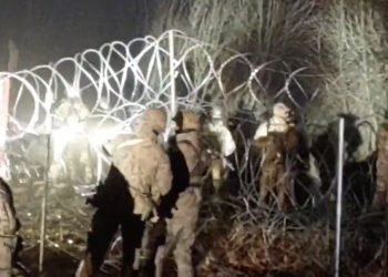 Służby białoruskie niszczą ogrodzenie na granicy. MON pokazało nagranie [WIDEO]