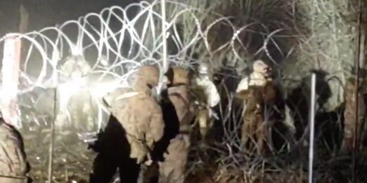Służby białoruskie niszczą ogrodzenie na granicy. MON pokazało nagranie [WIDEO]