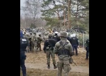 Szturm na polsko-białoruską granicę! MSWiA publikuje nagranie [WIDEO]