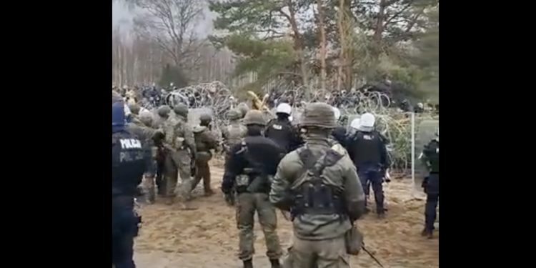 Szturm na polsko-białoruską granicę! MSWiA publikuje nagranie [WIDEO]