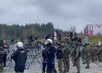 Imigranci przedarli się przez białoruskie przejście graniczne! Polskie służby ich zatrzymały [WIDEO]