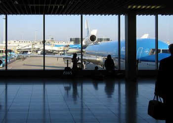 Holandia. Polaków wyrzucono z samolotu. Poszło maseczki