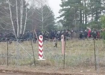 migranci opuszczaja granice