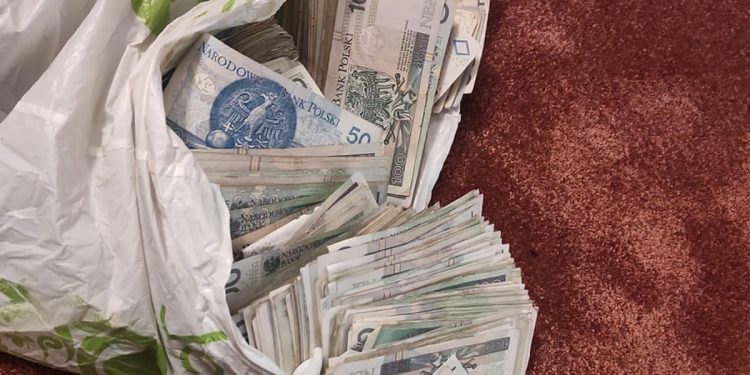 Ordynator zatrzymany za korupcję. W jego domu znaleźli milion złotych