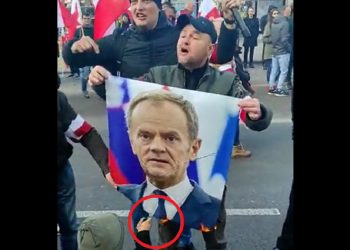 płonie portret donalda tuska