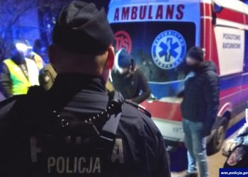 policja karetkę nielegalni imigranci