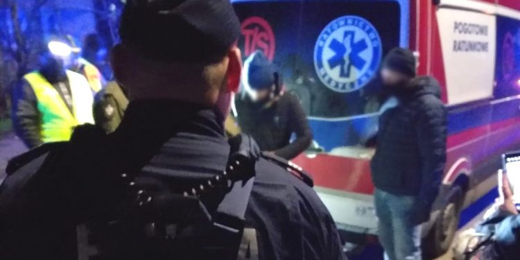 policja karetkę nielegalni imigranci