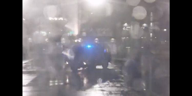 Tak Polaków powitano na lotnisku. Nagranie przejdzie do historii [WIDEO]