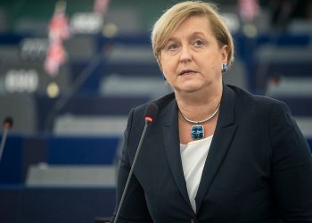 Anna Fotyga grzmi w Europarlamencie: „Wara od Ukrainy!”