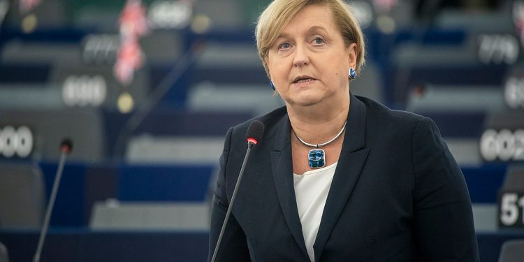 Anna Fotyga grzmi w Europarlamencie: „Wara od Ukrainy!”