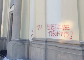Obraźliwe napisy na fasadzie kościoła w Warszawie. Pojawiły się w wigilijną noc