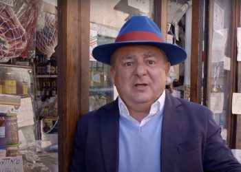 Makłowicz rozmawiał z włoskim sprzedawcą. „Na koniec pan się pyta: Dlaczego chcecie wyjść z Unii?” [WIDEO]