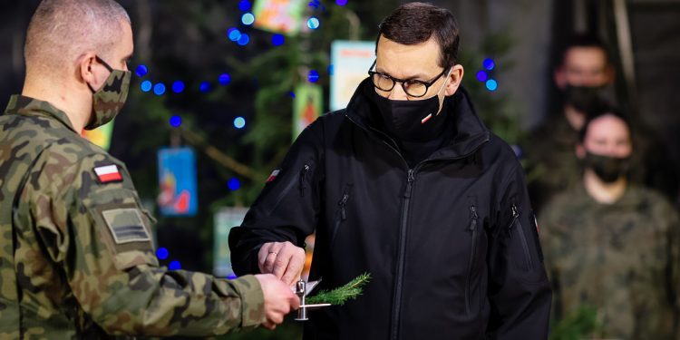 Morawiecki odwiedził żołnierzy na granicy: „Jesteśmy z was dumni”