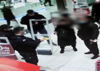 Awantura w galerii handlowej w Zamościu. Nowe nagranie! Wiadomo, jakie usłyszeli zarzuty [WIDEO]