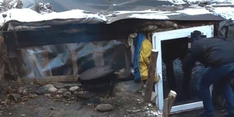 Mieszkał w szałasie 7 lat, bo… nie chciał płacić alimentów. Grozi mu więzienie