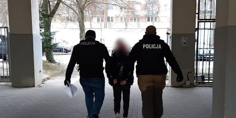 Pomógł potrzebującym i zrobił im zakupy. W zamian… pobili go i okradli