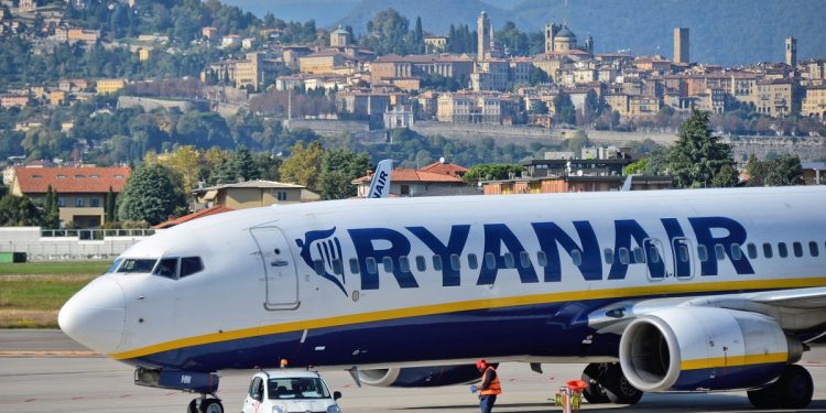 ryanair-gf1a825868_1920
