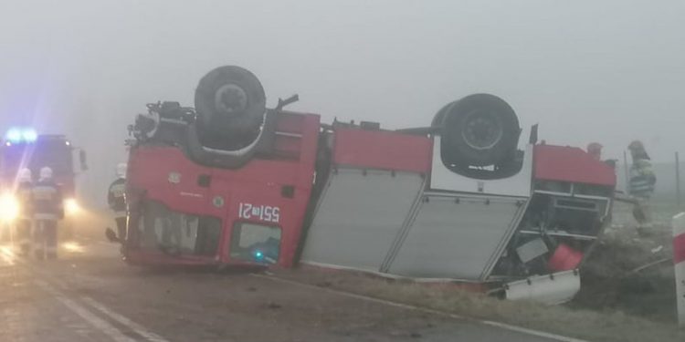 Strażacy jechali do pożaru. Doszło do groźnego wypadku