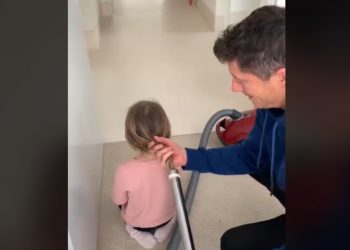 Lewandowski podbił internet. Czesze córkę… odkurzaczem [WIDEO]