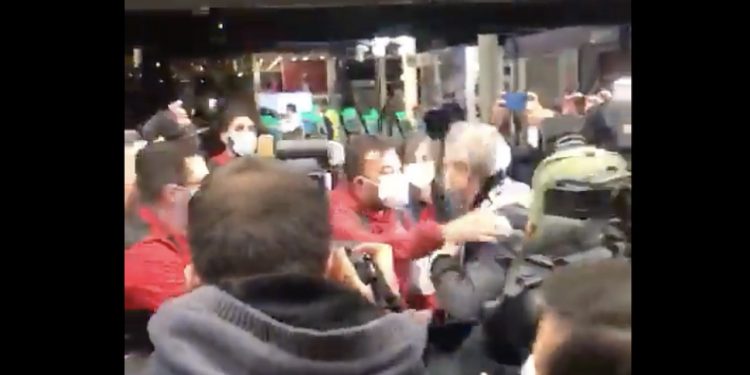 Kibice Flamengo oszaleli na punkcie Paulo Sousy. Tak przywitali go na lotnisku [WIDEO]