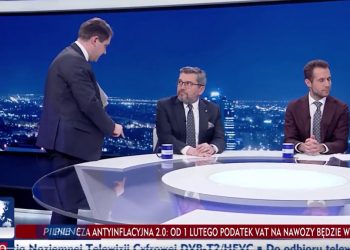 Poseł PiS wychodzi wściekły ze studia… TVP. „Rodziców pan mi obrażać nie będzie” [WIDEO]