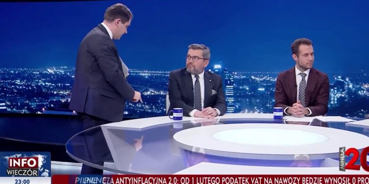 Poseł PiS wychodzi wściekły ze studia… TVP. „Rodziców pan mi obrażać nie będzie” [WIDEO]