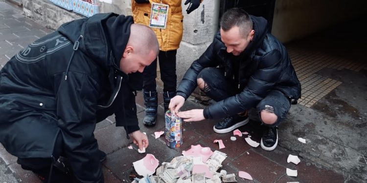 Youtuber wrzucił 50 tysięcy zł do puszki WOŚP. Pokazał reakcję wolontariuszy [WIDEO]