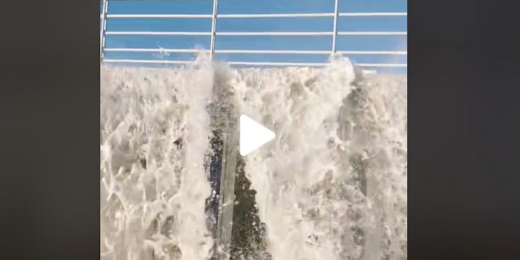 Tak zareagowali na sztorm. Nagranie z Kołobrzegu hitem sieci [WIDEO]