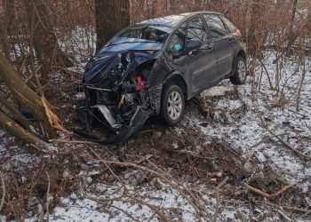 Pijana 42-latka prowadziła samochód, w którym wiozła dzieci. Doszło do wypadku