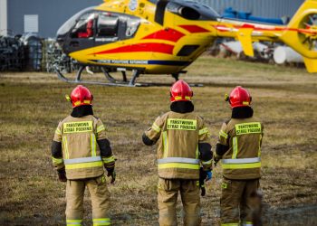Maszyna wciągnęła pracownika! Ciężkie obrażenia