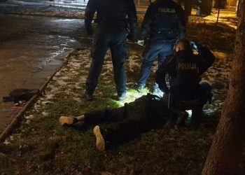 Włamywacz udawał… sklepowego manekina