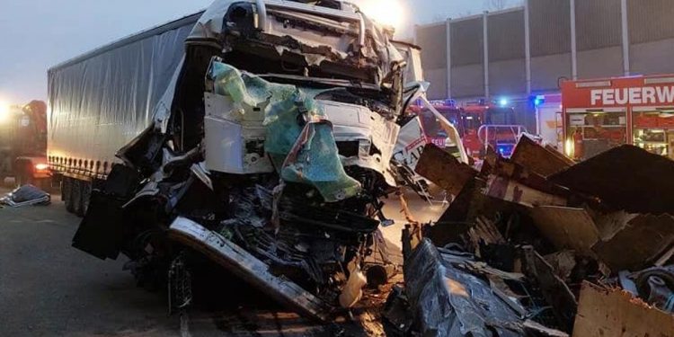 Wypadek polskiego TIR-a w Niemczech. Kierowca nie miał szans