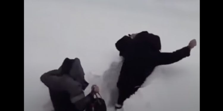 Ponad 1,5 metra śniegu. Szokujące nagranie! [WIDEO]