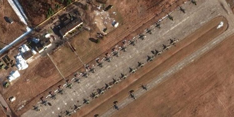 Najnowsze zdjęcia satelitarne potwierdzają najgorszy scenariusz. Wojna na Ukrainie coraz bliżej?