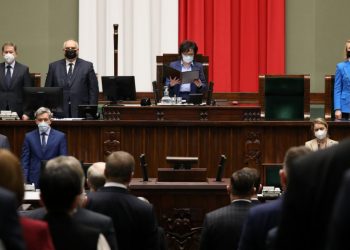 Tę uchwałę Sejm przyjął jednogłośnie. Poparli ją posłowie wszystkich partii