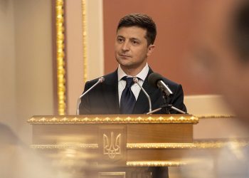 Zełenski: „Ukraińcy będą bronić swojej ziemi”