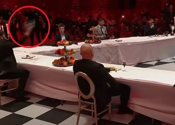 rzucił szklanką w dziecko