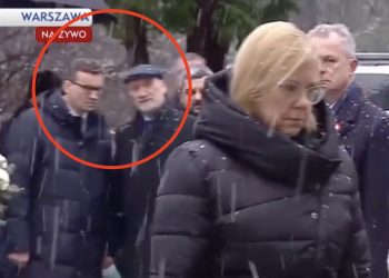Tak naprawdę wyglądała sytuacja z „dziwną miną” Morawieckiego. Jest kolejne nagranie [WIDEO]
