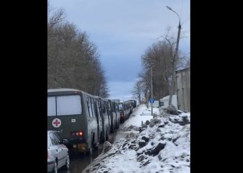 Kolejne niepokojące nagranie z Rosji. Widać kolumnę pojazdów medycznych [WIDEO]